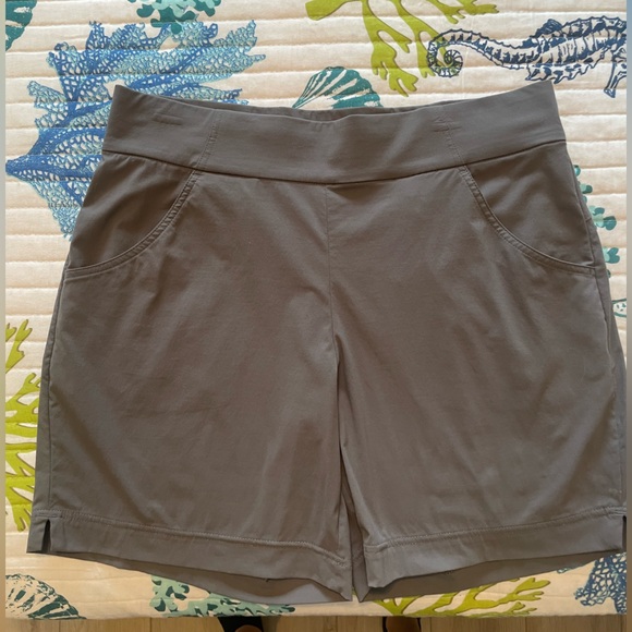 Womens Columbia nylon gray shorts with front pockets size large - Picture 1 of 8